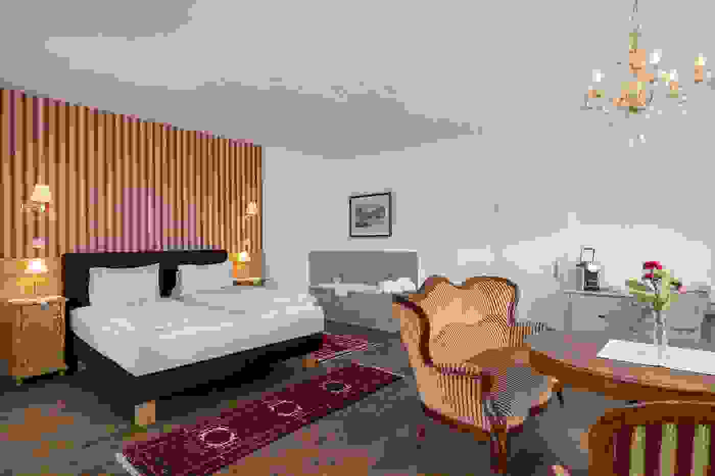 Signature-Suite 253