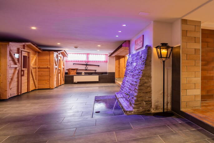 Wellness, Sauna & Dampfbad Interlaken – Carlton-Europe Vintage Adults Only Hotel Wellnessbereich im Carlton-Europe Vintage Adults Only Hotel in Interlaken (Berner Oberland) mit Bio-Sauna, finnischer Sauna, Dampfbad, Kneippbecken und Ruhebereich.